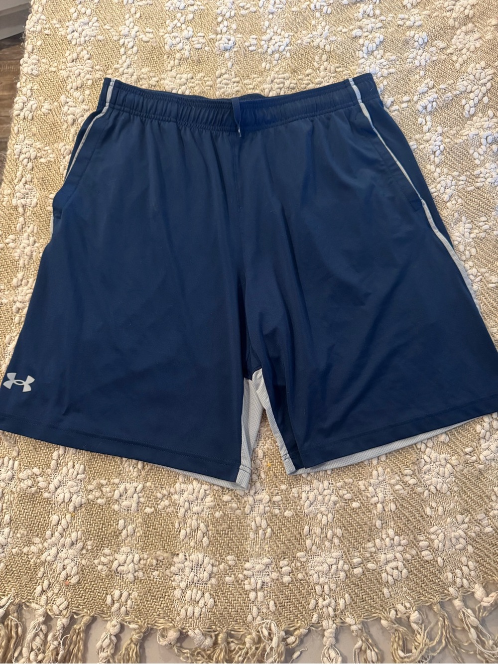 Under Armour Mens Shorts Blue Gray Size XL  Loose Athletic Pockets Polyester